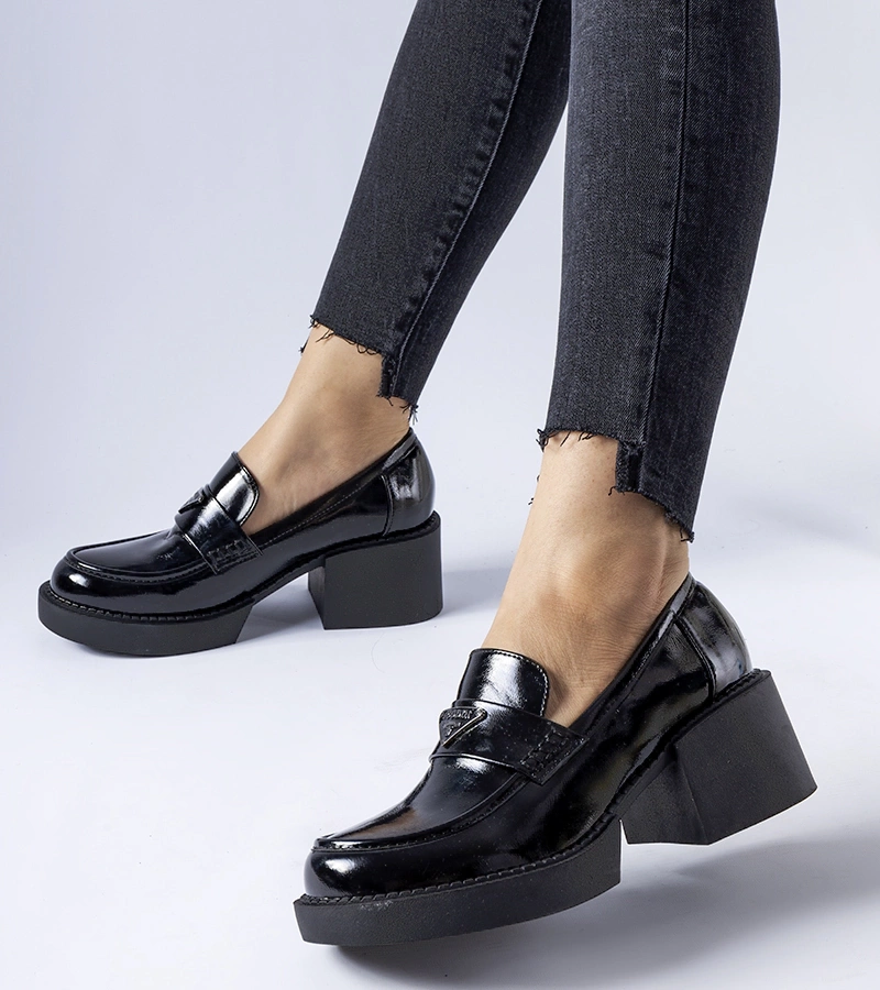 Hobbs fekete lakkozott sarokcipők