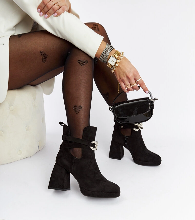 Strasszos fekete bokacsizmák Elm