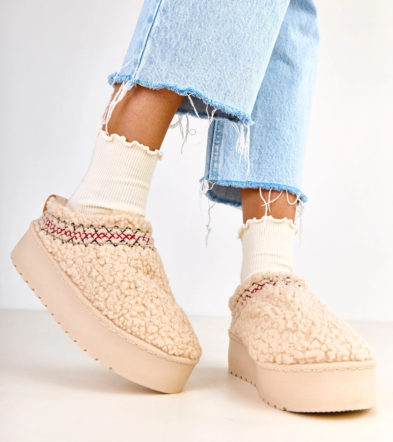 Bézs alacsony platformos hótaposó Royana