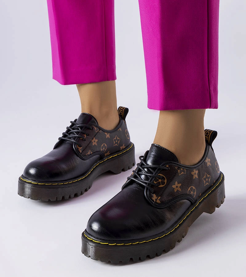 Fekete bőrcsizma barna betétekkel Eugenia