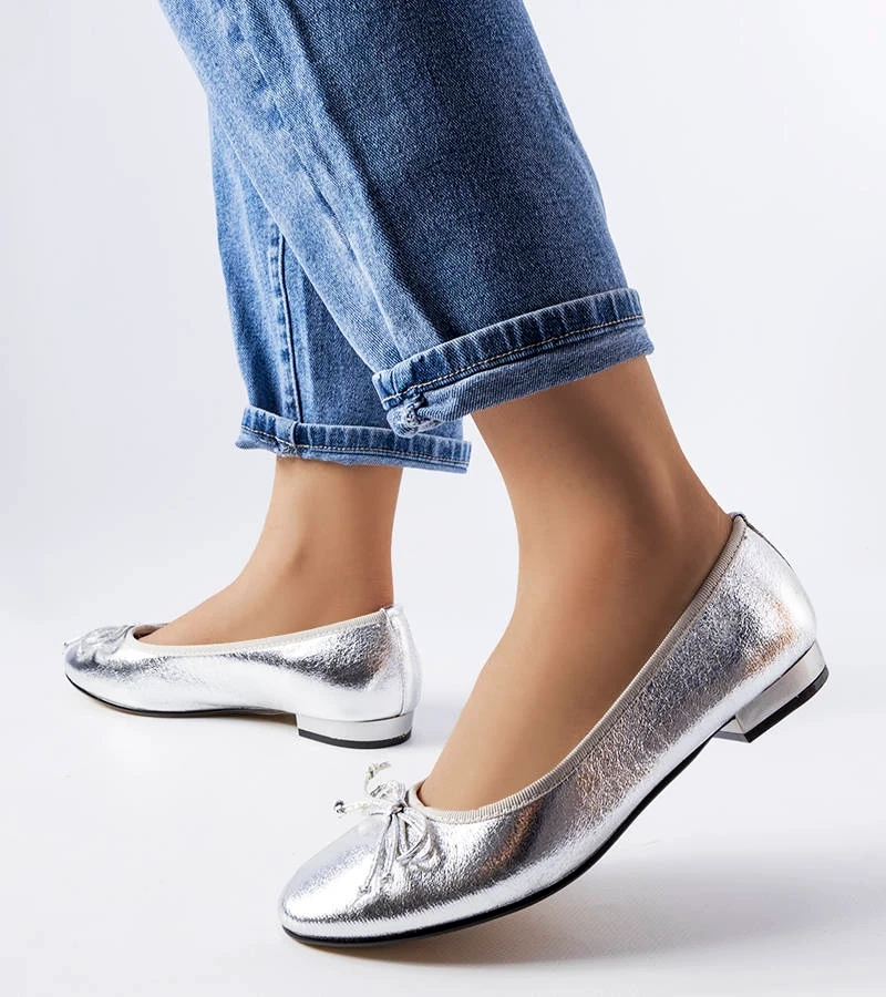 Anmoore ezüst metálos balerina szalaggal