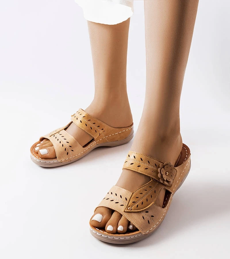 Jolanta alacsony sarokkal bézs papucs