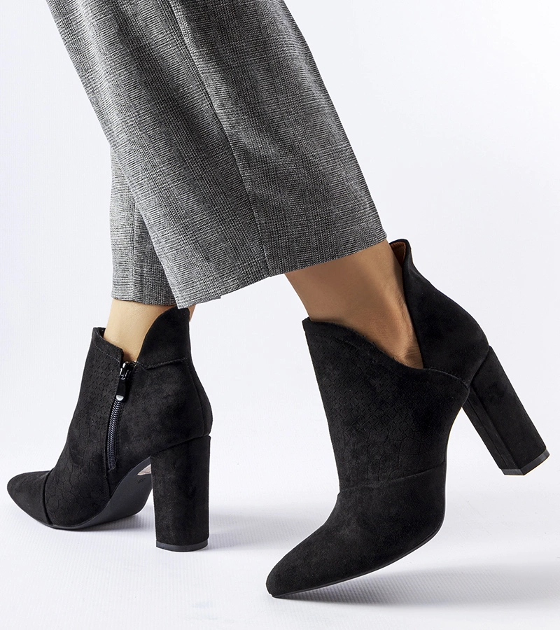 Fekete elegáns bokacsizma Willow sarokkal