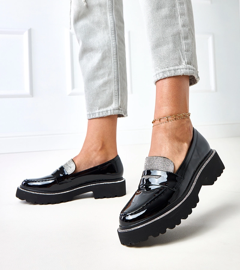 Fekete lakk mokaszin cirkóniával díszített Laures