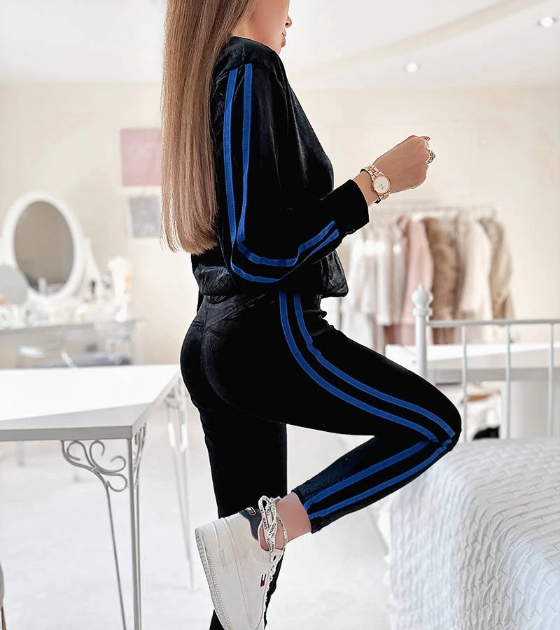 Mandis sötétkék csíkokkal ellátott melegítő szett