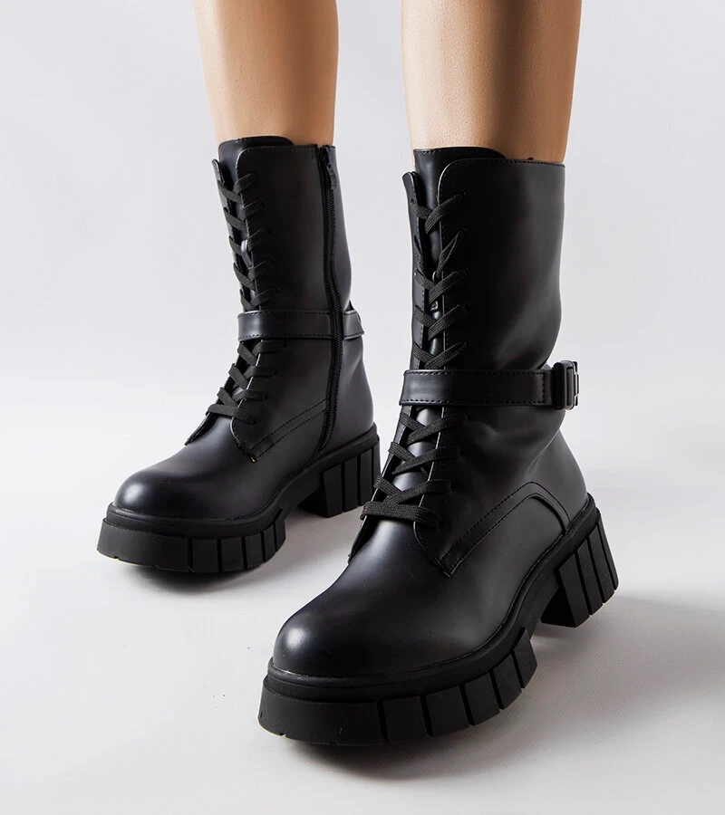 Fekete fűzős munkás csizma Rive