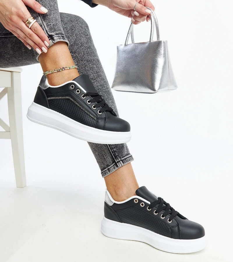 Perica díszített cirkóniával fekete tornacipő