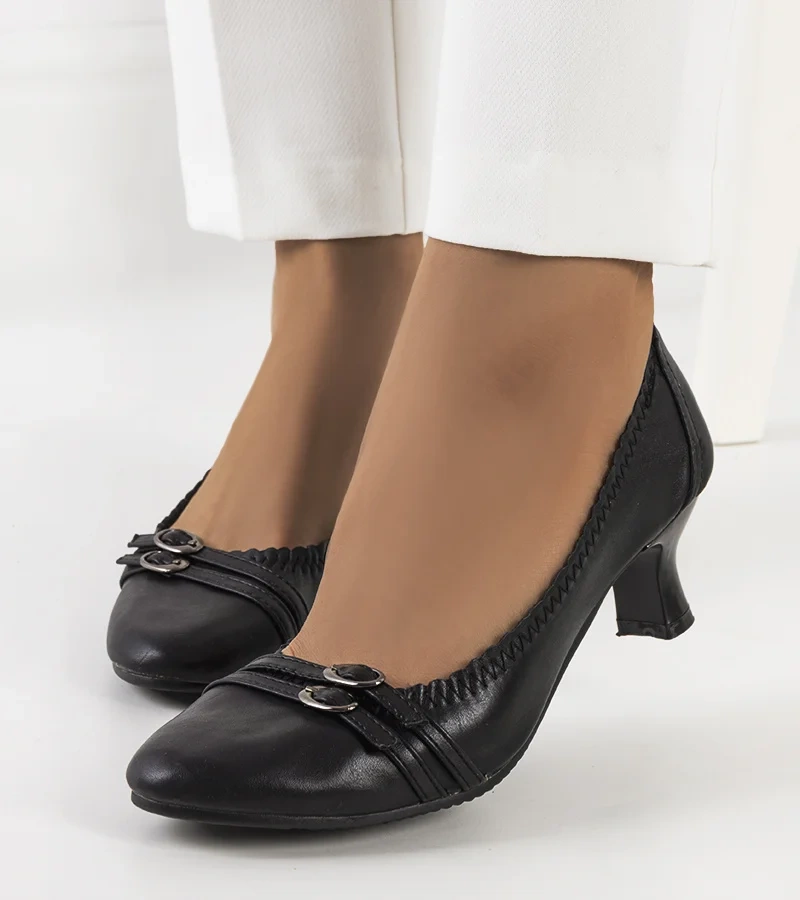 Fekete cipőkopogtató gumival