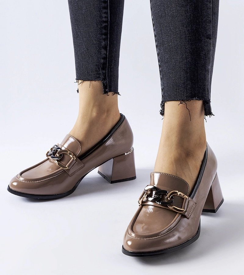 Barna lakkozott sarokcipő Brenta