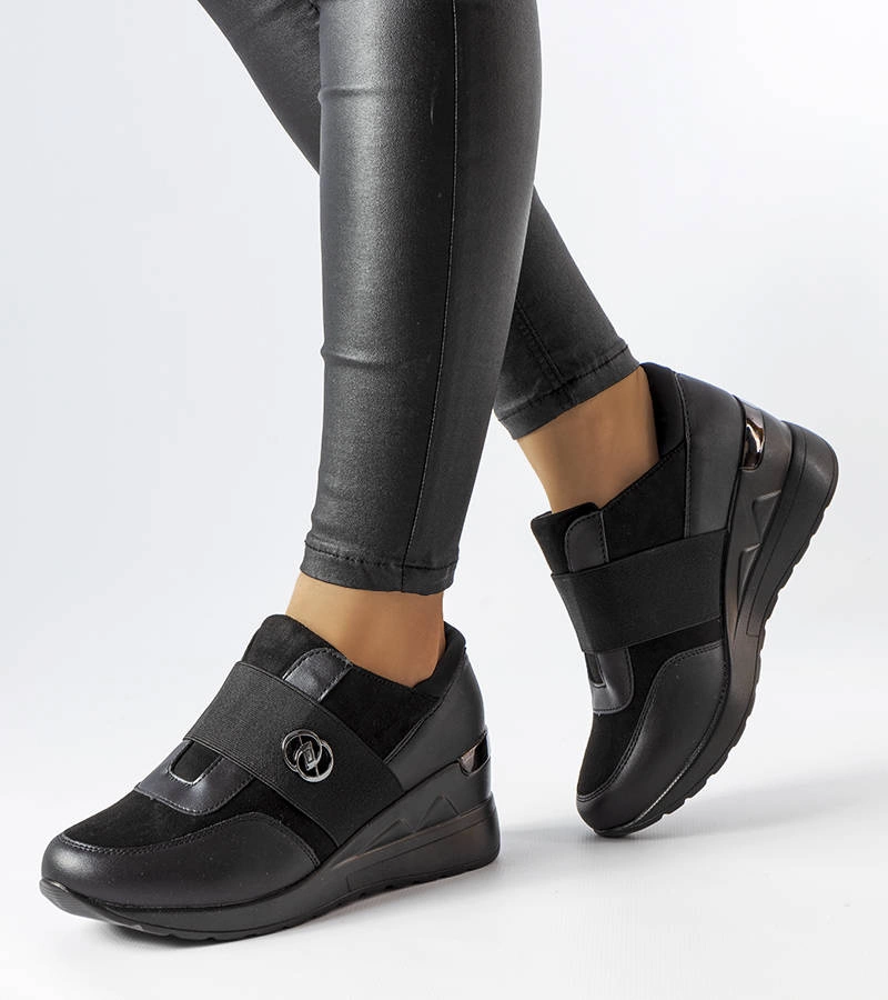 Fekete platformos slip-on tornacipők Skips