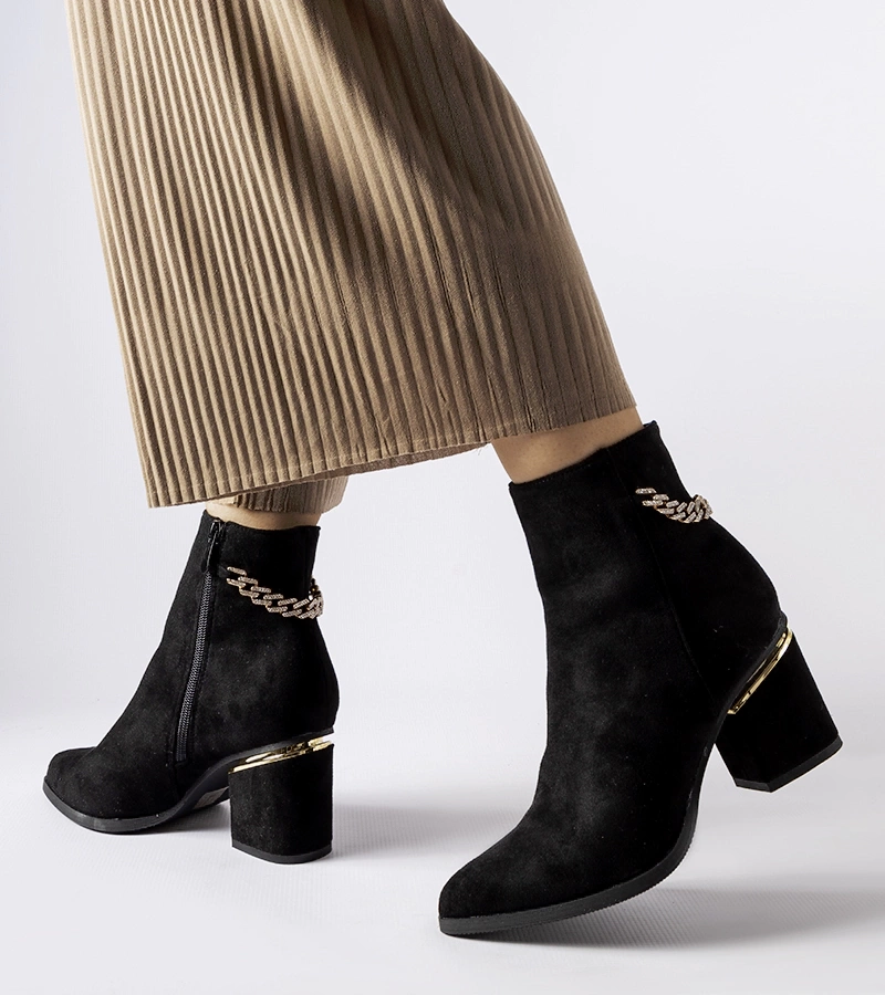 Fekete sarokcipő Hiney