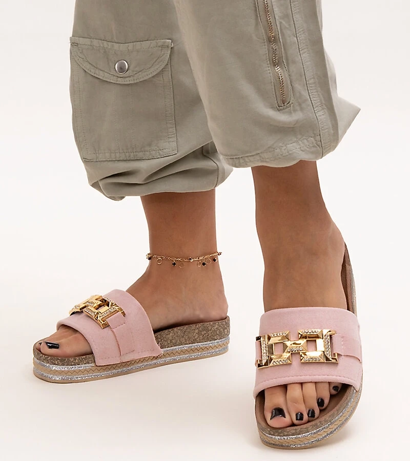 Rózsaszín papucsok csillogó csattal Niamhtól