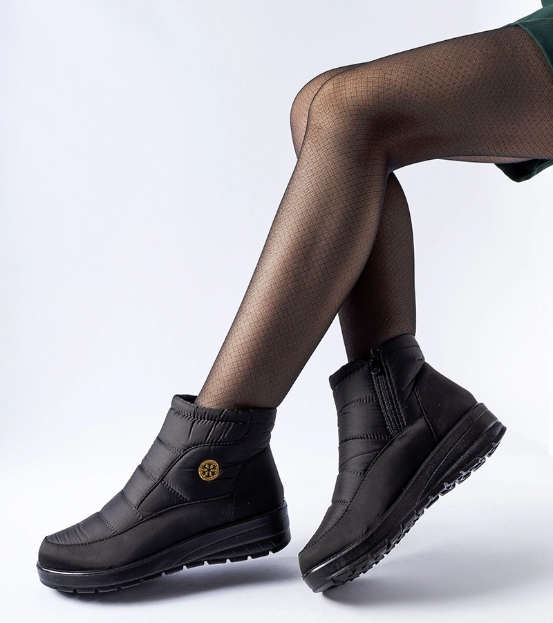 Fekete alacsony sarokkal rendelkező hótaposók Vittore