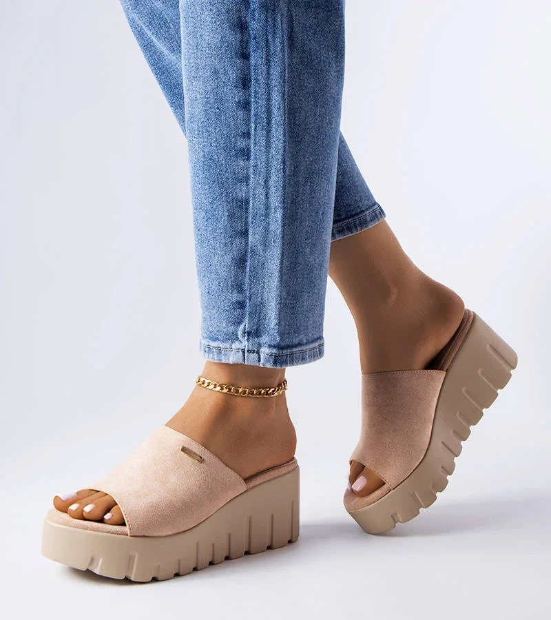 Bourdette magas talpú bézs papucs