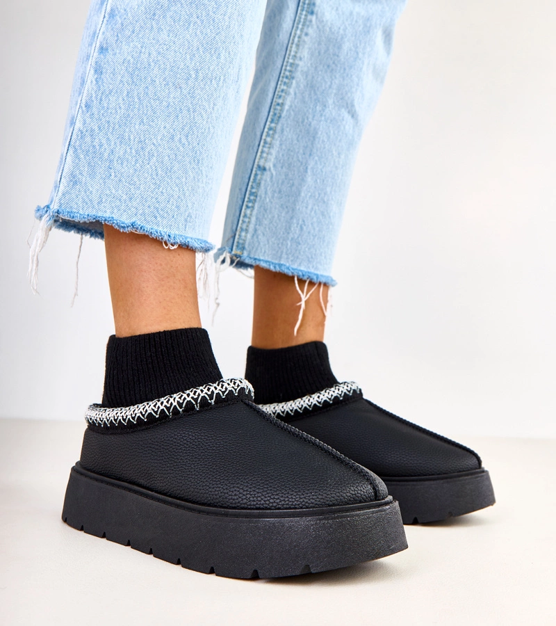 Fekete zokniszárú hótaposók Melary