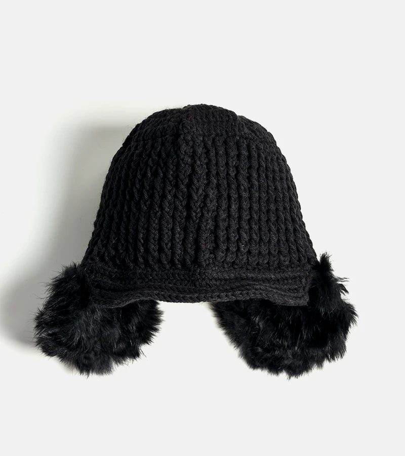 Fekete sapka fülvédőkkel Zora