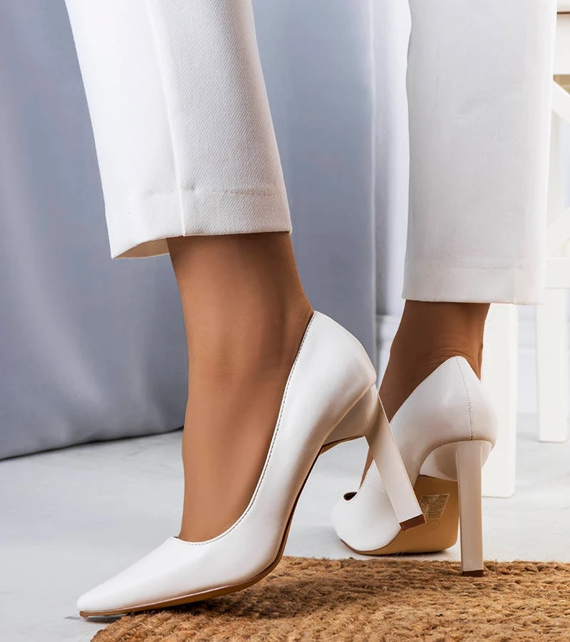 Fehér magassarkú cipők Kilda