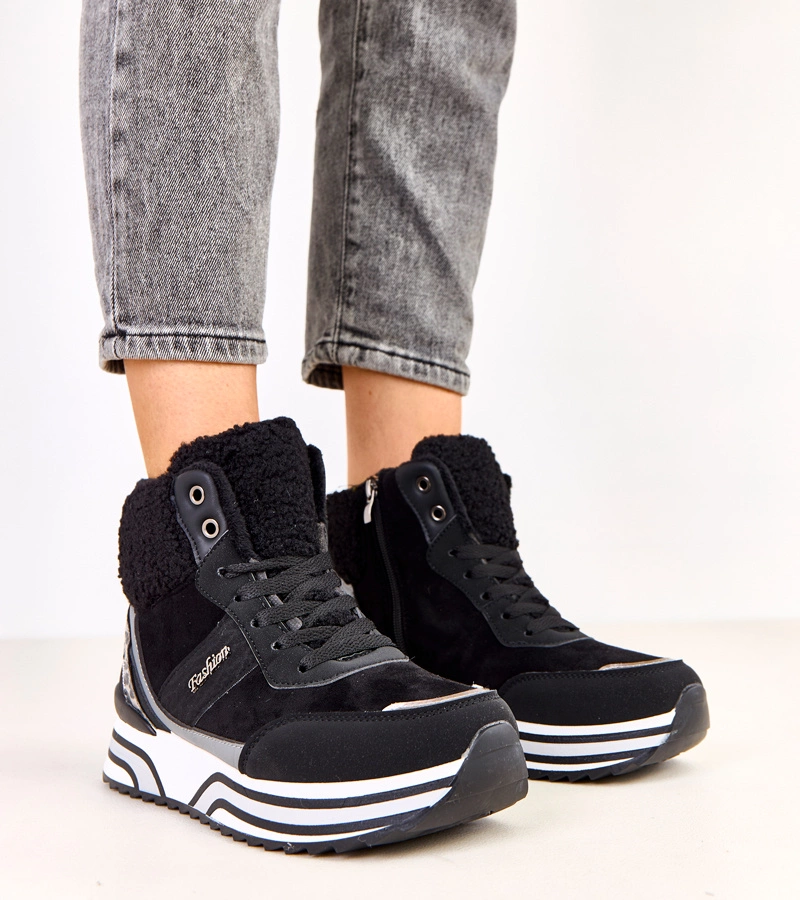 Fekete, bélelt, magas szárú tornacipők bárányszőrrel Mirasen