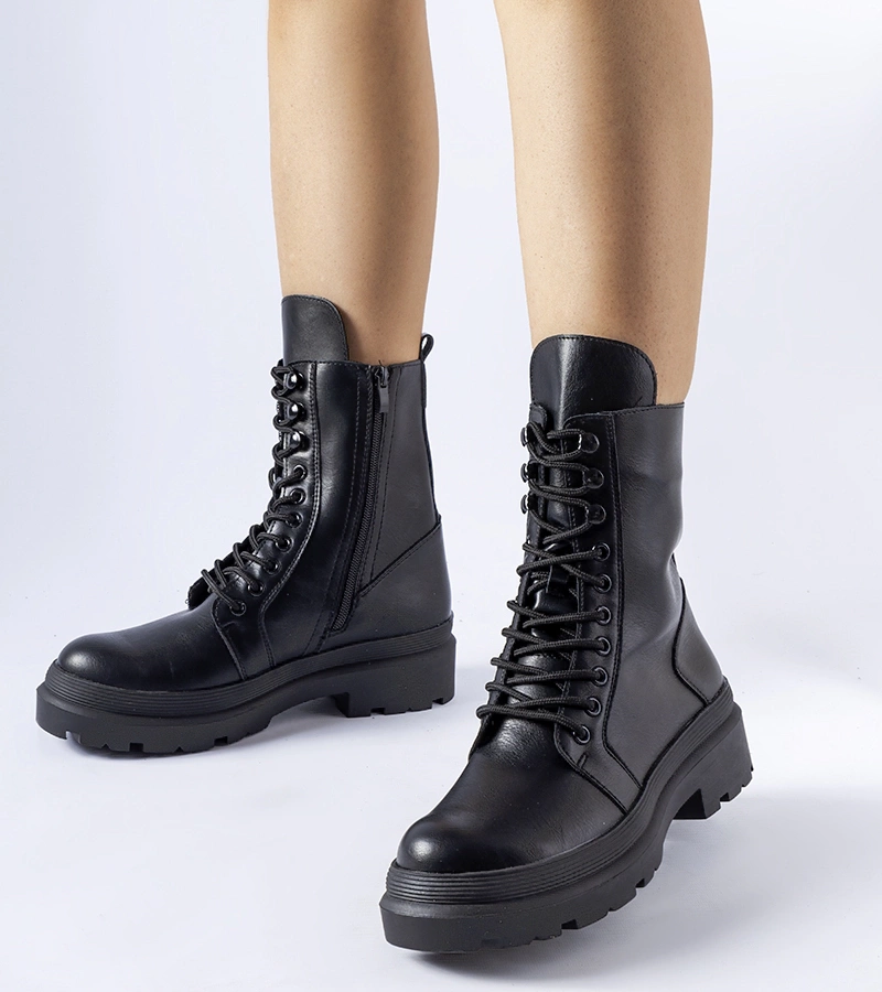 Fekete lapos bakancsok Zacharie védővel