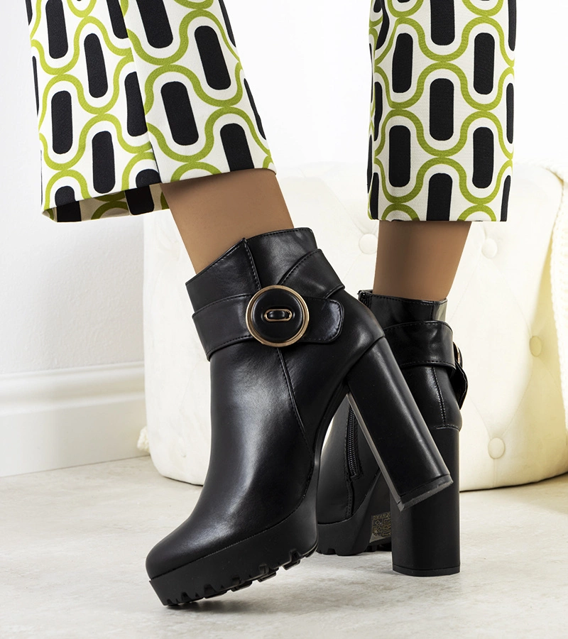 Fekete magas sarkú bokacsizma Aminat