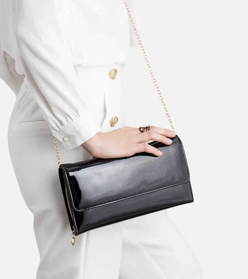 Fekete fényesített Korgas táska