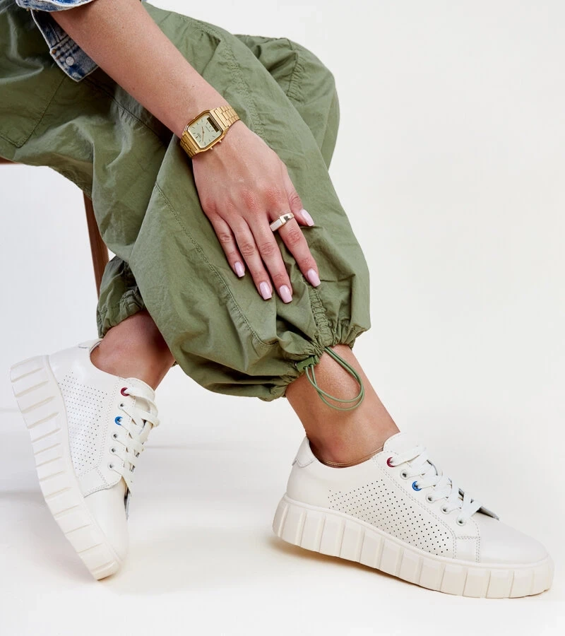 Zvonka bézs bőr tornacipők