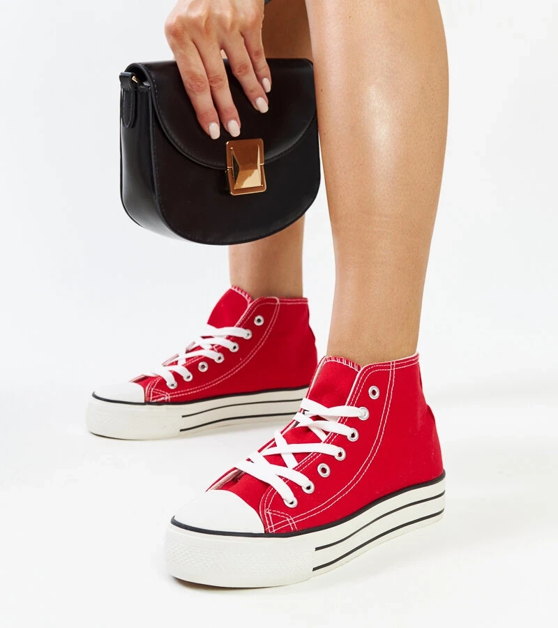 Piros magas tornacipő vastag talppal a Bagy-tól