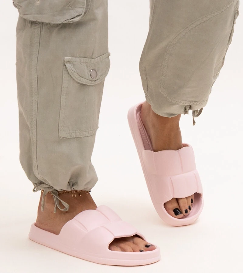 Diamanda rózsaszín habos papucsok