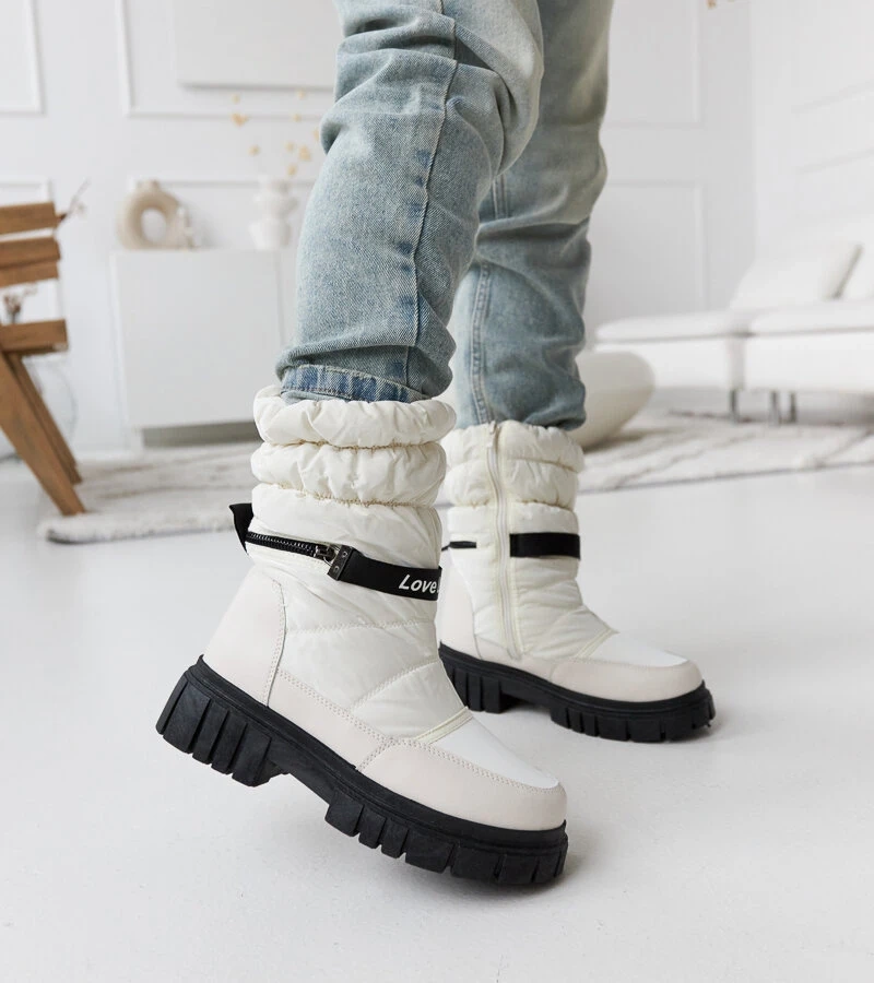 Húzott női bézs hótaposók.