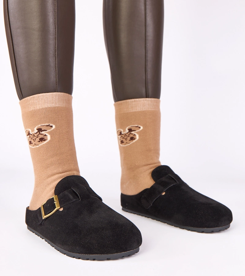 Atoria díszcsatos fekete papucs