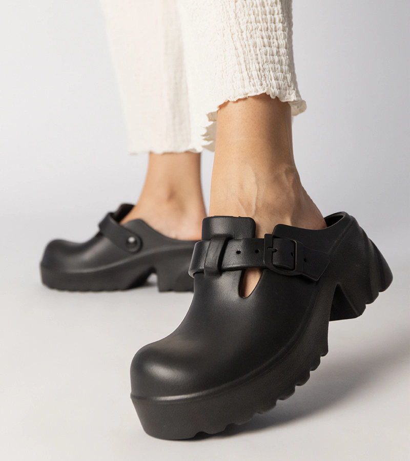 Fekete zárt Ferina klumpapapucsok