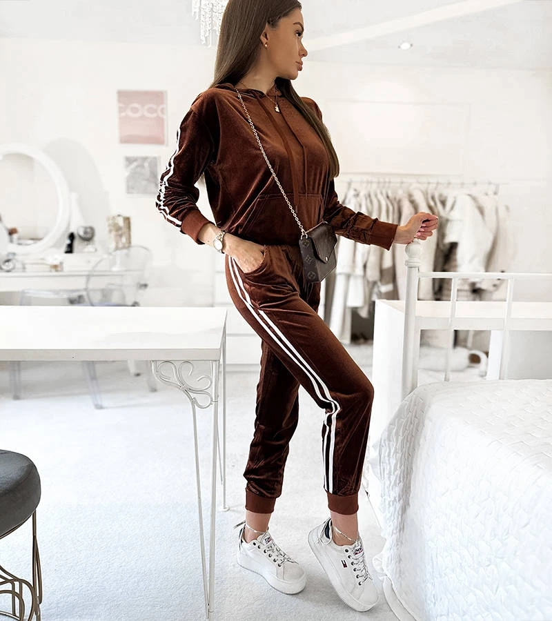 Barna bársony garnitúra Orion díszszalaggal