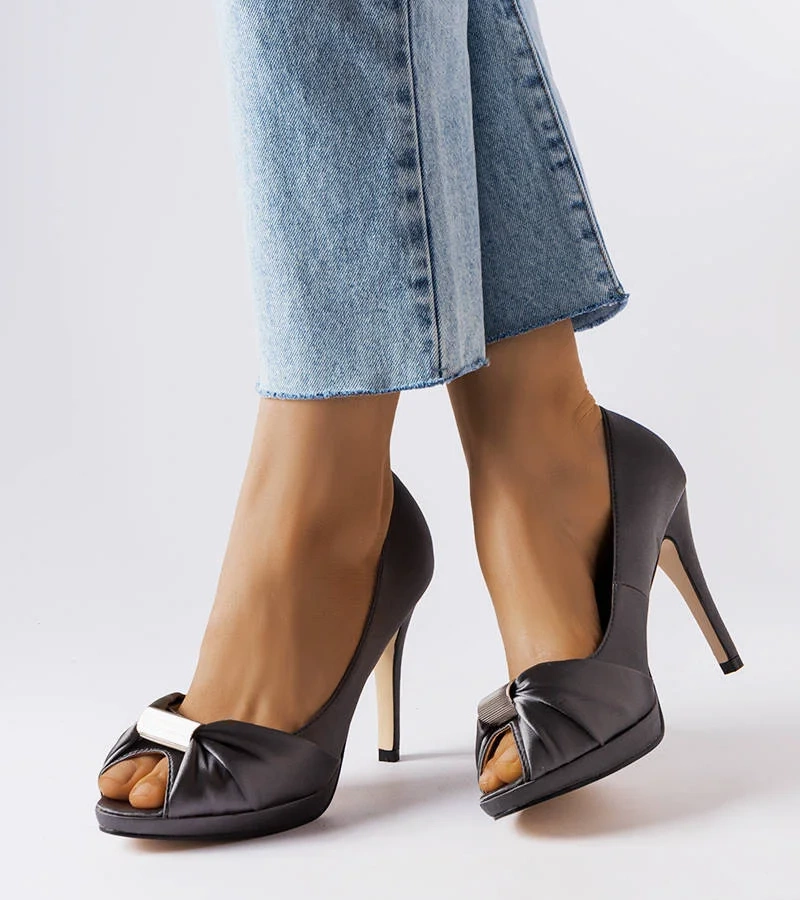 Szürke tűsarkú cipő nyitott orrú Paré