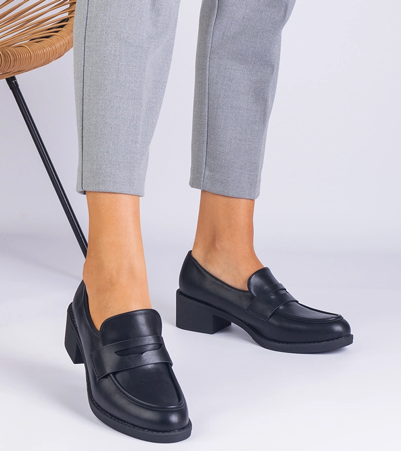 Astrelia alacsony sarkú női fekete műbőr félcipő