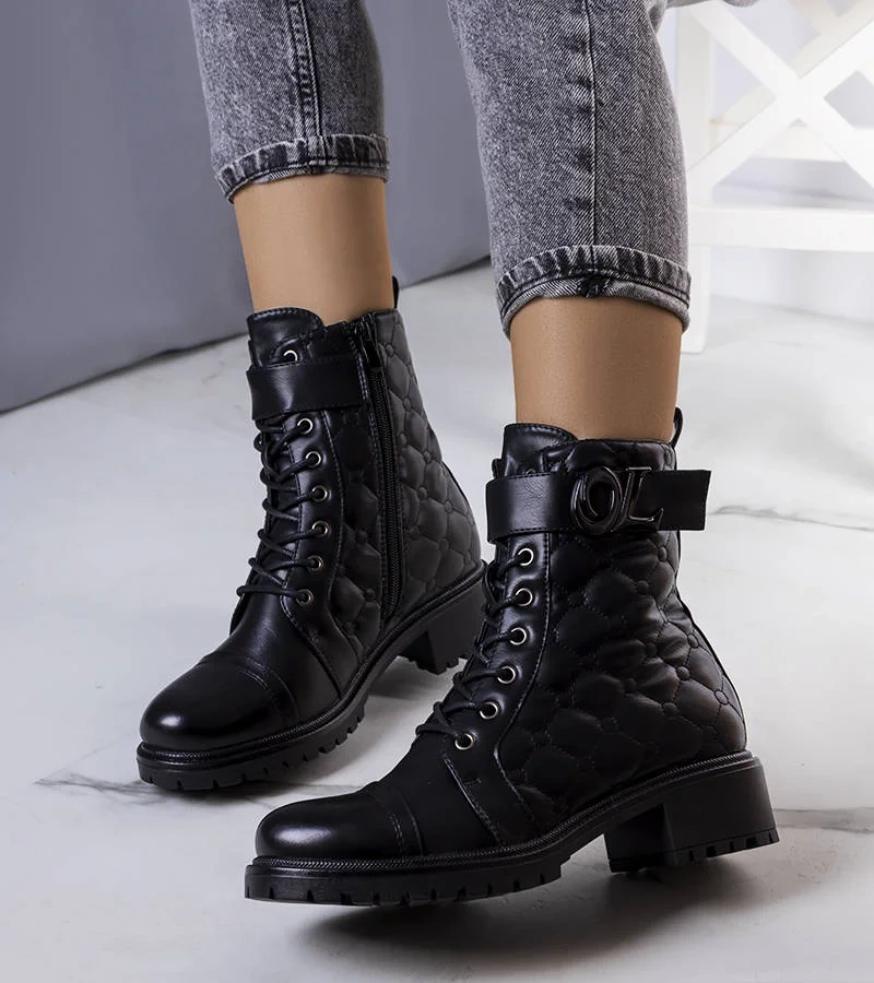 Fekete bélelt bokacsizma Arseny