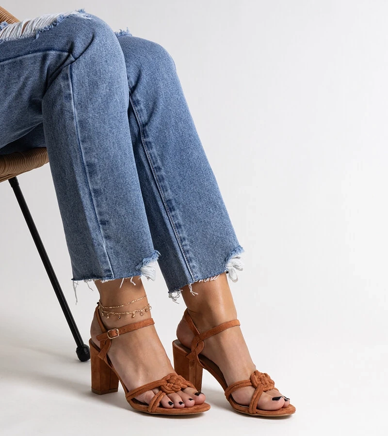 Shama barna tűsarkú szandál