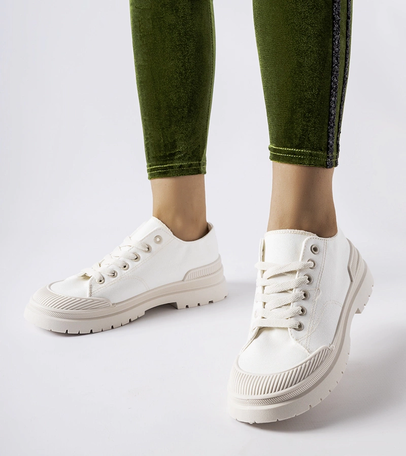 Fehér anyagból készült Nassar tornacipők