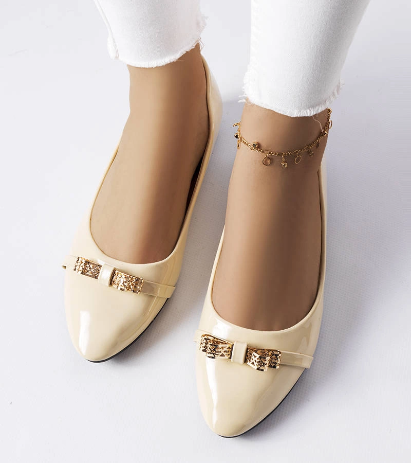 Chaloux bézs lakkozott balerina szalaggal