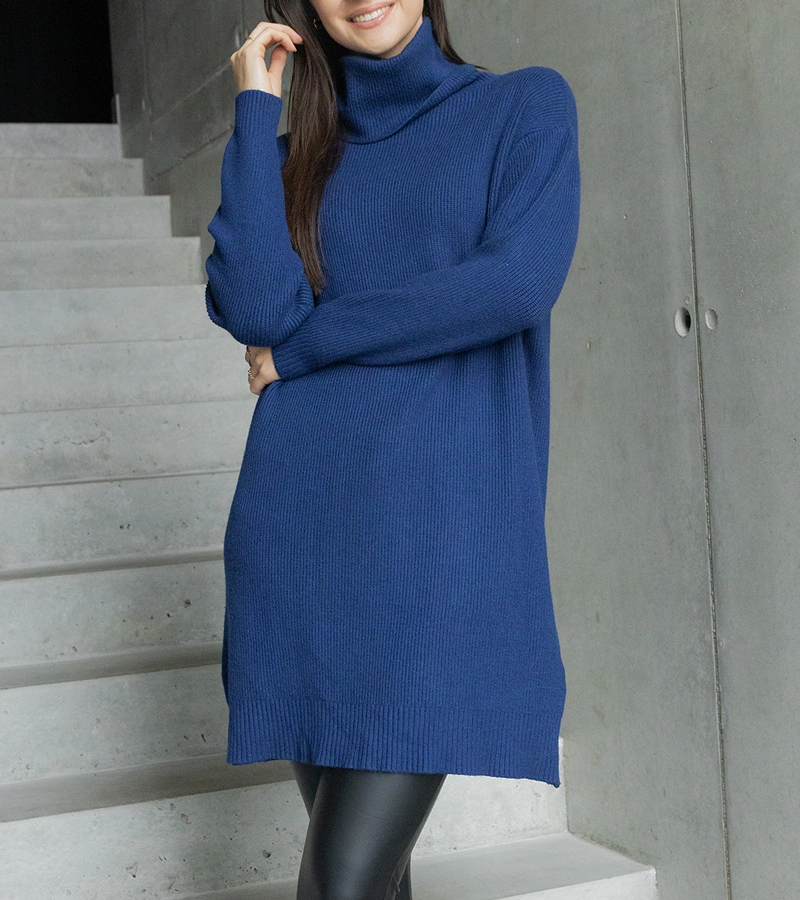 Hosszú sötétkék puha garbós pulóver Kali