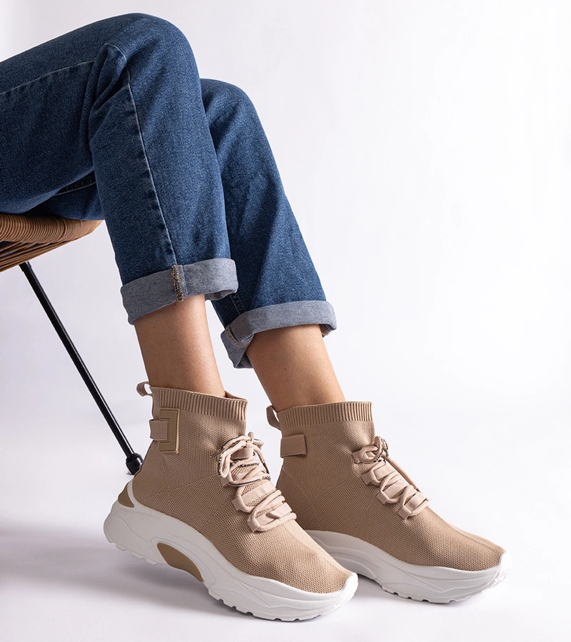 Arredona bokacsont fölé érő rugalmas szárú bézs tornacipő