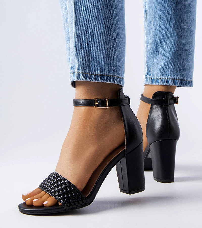 Fekete fonott sarokszandál Oliveirinhas