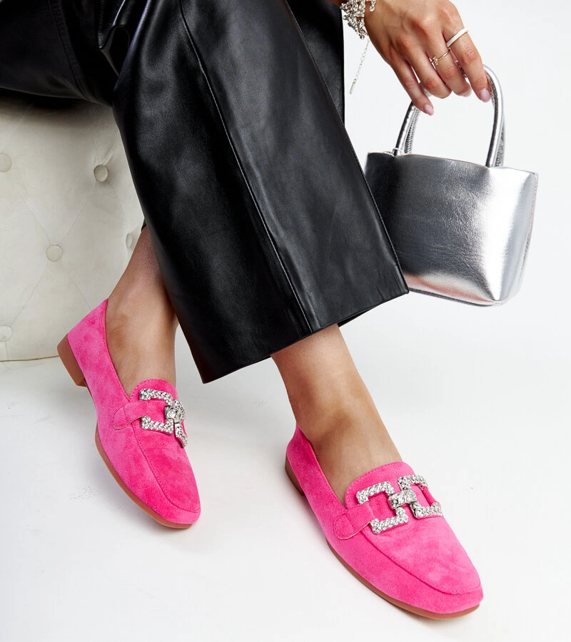 Sanny rózsaszín mokaszinjai, cirkóniával díszítve
