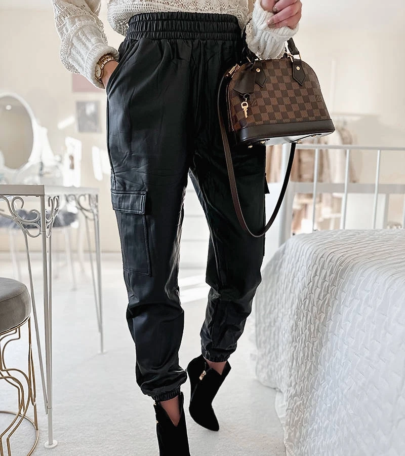 Fekete műbőr Oriel joggerek