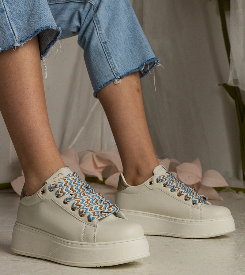 Bézs női tornacipő masszív fűzéssel Kessa