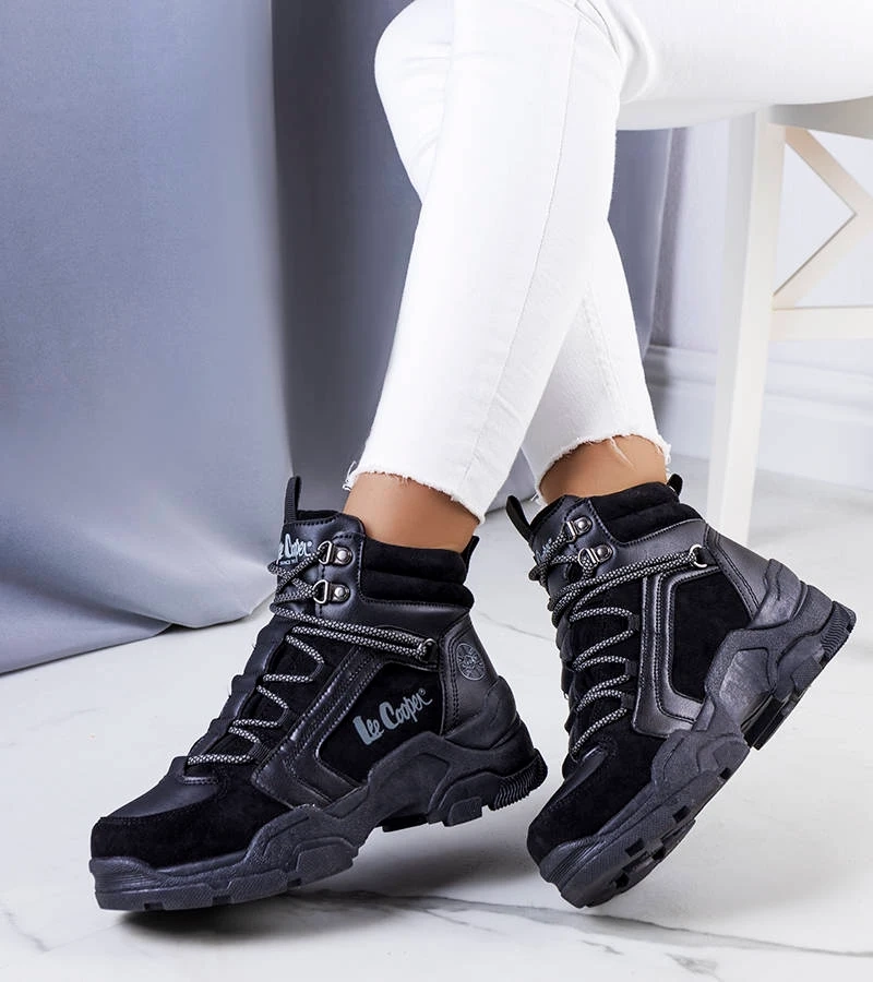 Fekete bélelt csizma LCJ-22-31-1441L Lee Cooper