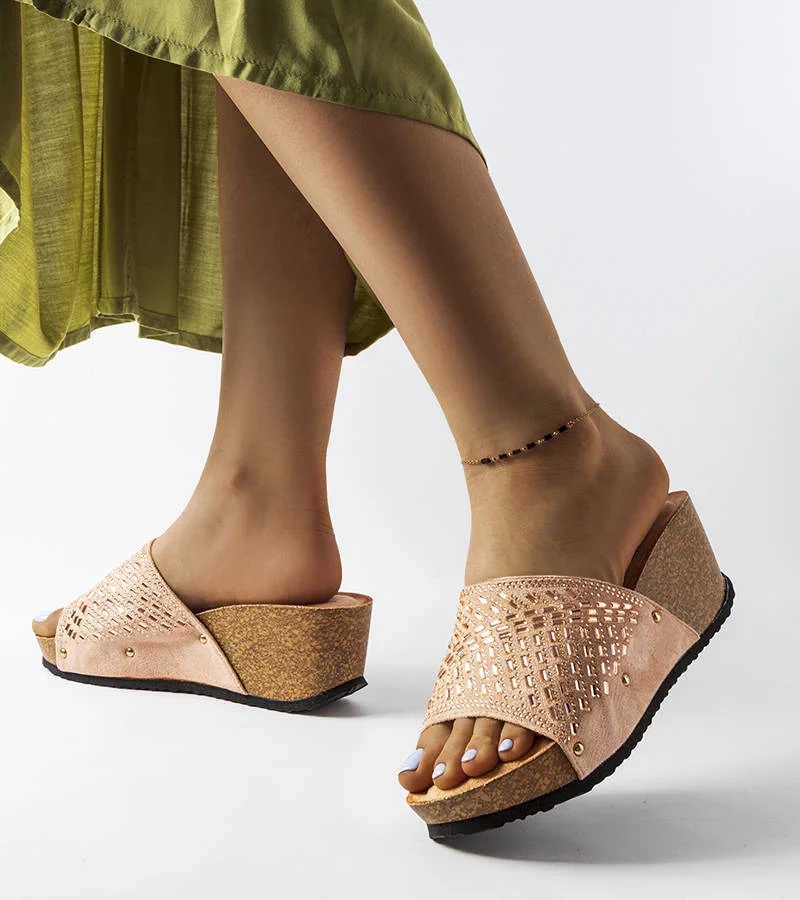 Rózsaszín platformos papucsok cirkóniákkal Guymon