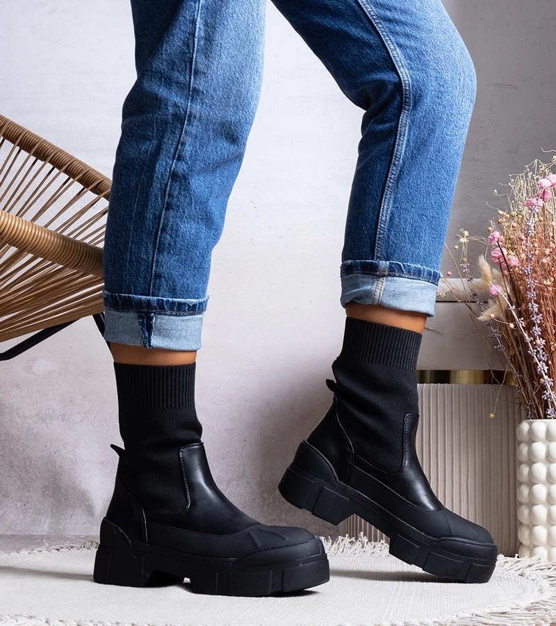 Fekete női bokacsizma Conta