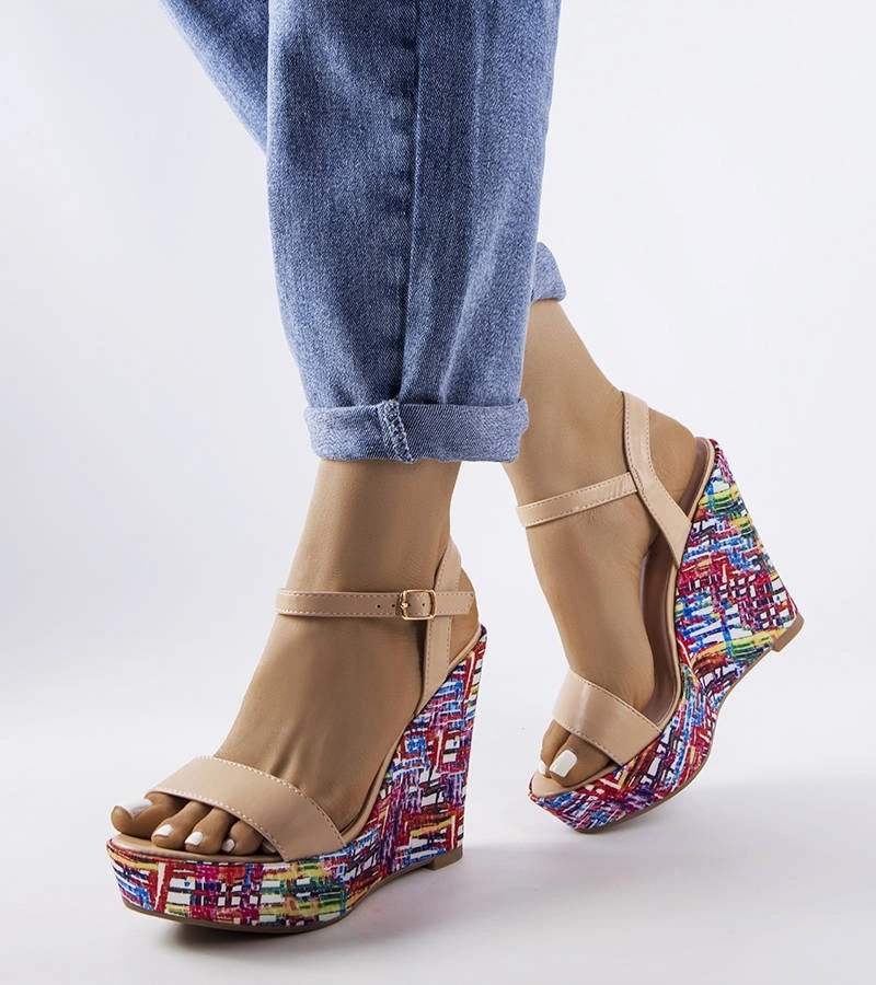 Fairmont díszített talpú bézs szandál