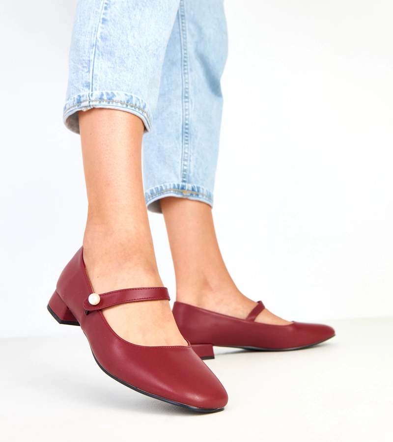 Bordó oszlopos cipők díszes pánttal Alya