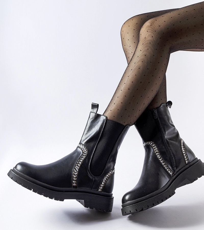 Fekete cipők cirkónia díszítéssel Anastasio